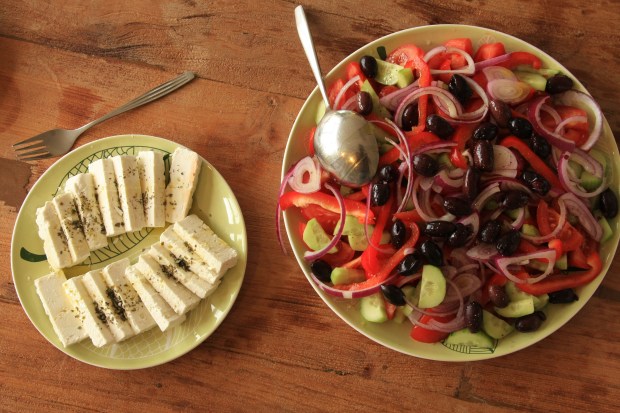 griekse salade en feta