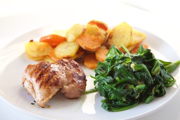 kipdijfilet met aardappels en spinazie