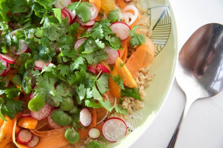 Knapperige Quinoa Salade met Limoen-Gember Dressing