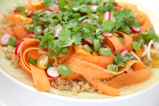 Knapperige Quinoa Salade met Limoen-Gember Dressing