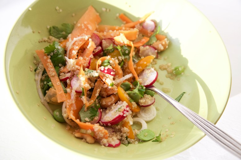 Knapperige Quinoa Salade met Limoen-Gember Dressing