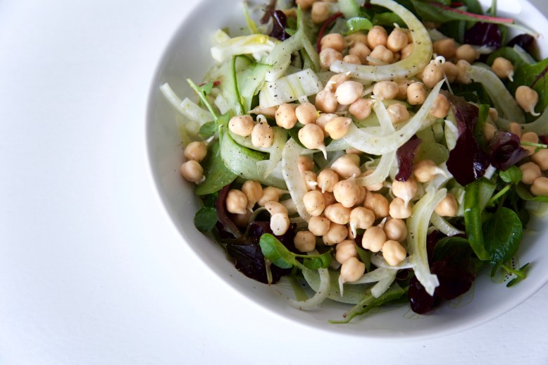 gekiemde kikkererwten salade