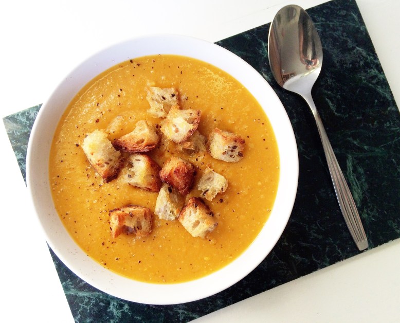 Zoete aardappel rode linzen soep