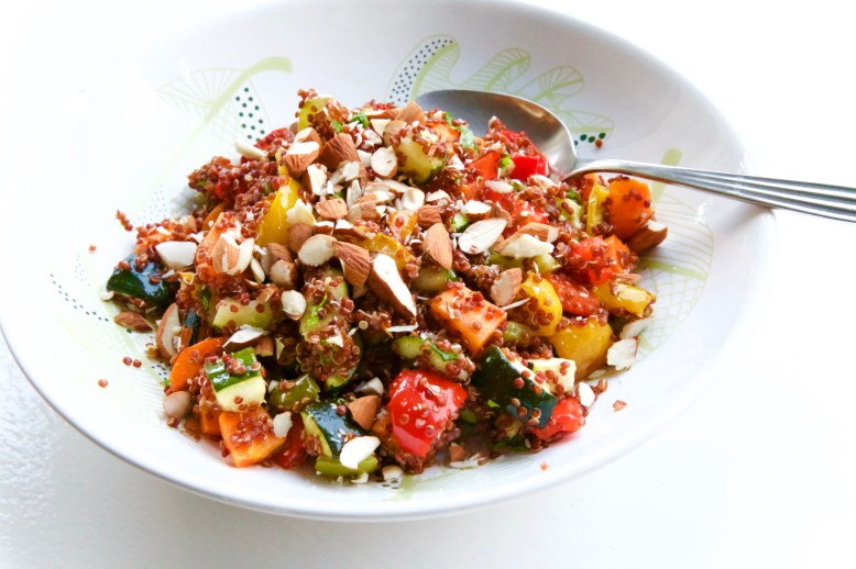 rode quinoa gegrilde groente schotel